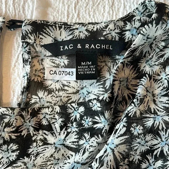 Zac & Rachel - asymmetrical floral sleeveless blouse. Size M - Picture 2 of 6